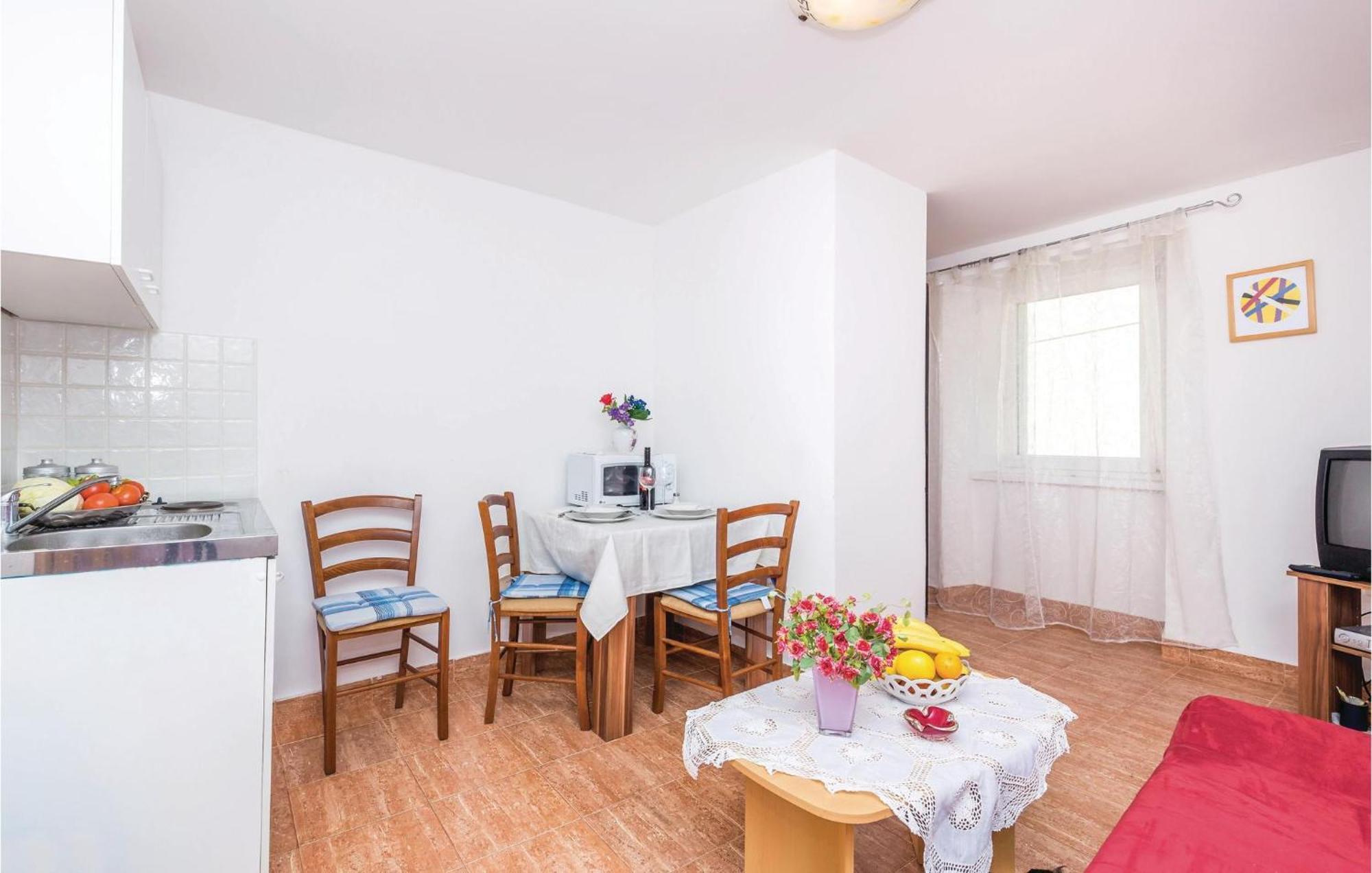 1 Bedroom Nice Apartment In Senj Senj  Zewnętrze zdjęcie